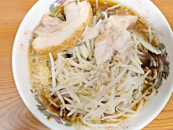 「ラーメン（麺半分ニンニク少しアブラ）」@ラーメン二郎 亀戸店の写真