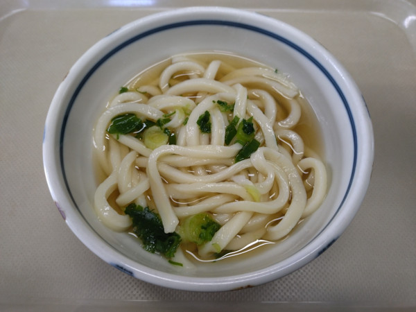 「かけうどん小250円」@山下うどん店の写真