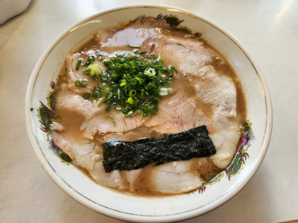 「チャーシューメン 生卵」@一光軒の写真