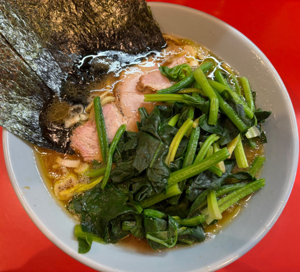 「ラーメン　+    ほうれん草」@横浜家系ラーメン 黄金家 鴨居店の写真