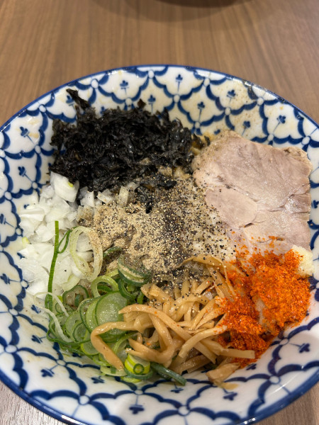 「背脂煮干しまぜそば」@葵製麺 イオンモール川口店の写真