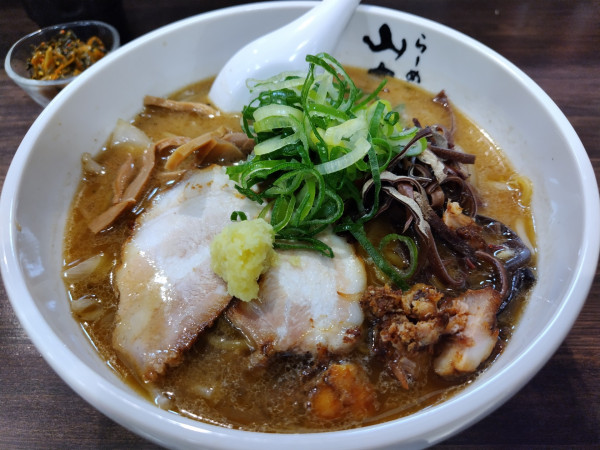 「札幌味噌らーめん　＋辛子高菜：サービス券」@らーめん 山高屋 イオン豊科店の写真