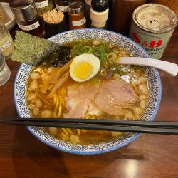 醤油らーめん大盛ヤワメコイメオオメ