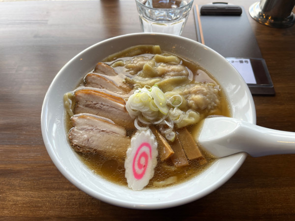 「雲呑中華そば＋まかない丼」@手打ち中華そば とりやの写真