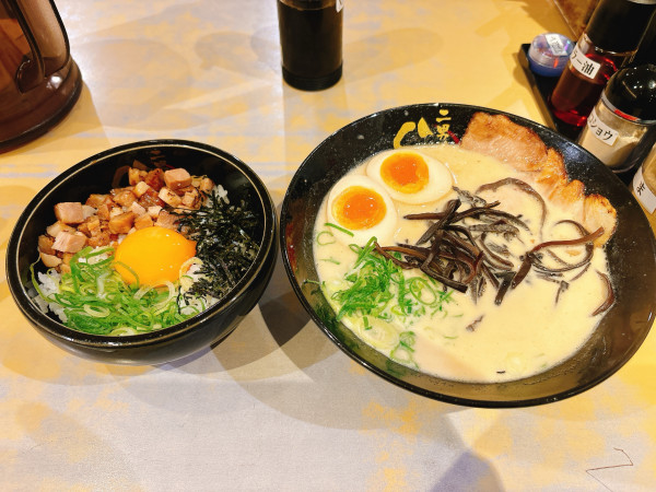 「間違いないセット」@らーめん二男坊 博多デイトス店の写真