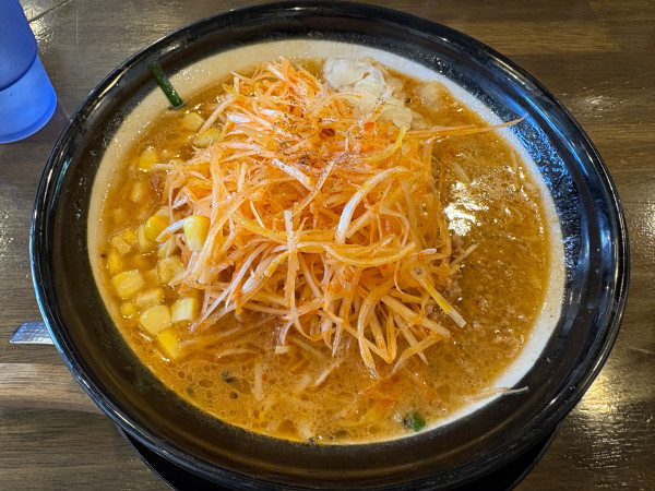 「赤ネギ味噌ラーメン　990円　麺硬」@味噌ラーメン専門店 日月堂 与野本町店の写真