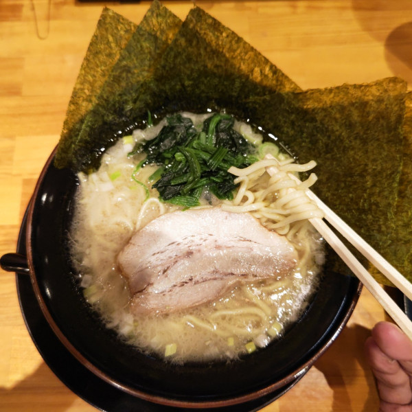 「塩ラーメン(860円)＋海苔(無料)」@横浜家系ラーメン 飛龍家の写真