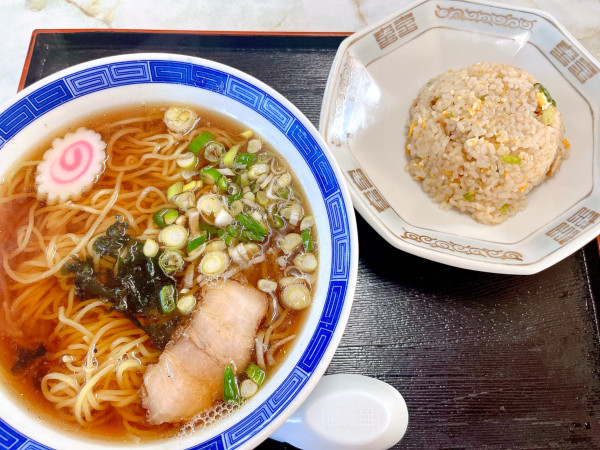 「ラーメン、半チャーハンセット（1000円）」@きうち食堂の写真