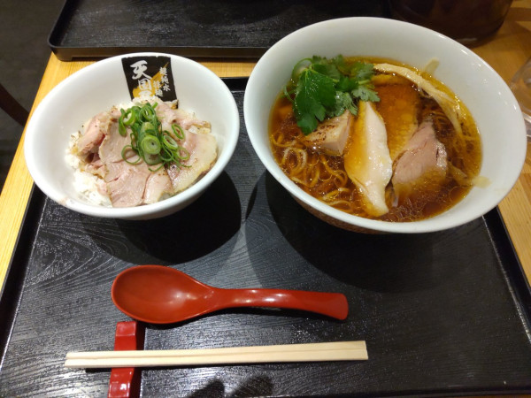 「地鶏醤油ラーメン やわらか豚ロースト丼 1200+500」@超純水採麺 天国屋の写真