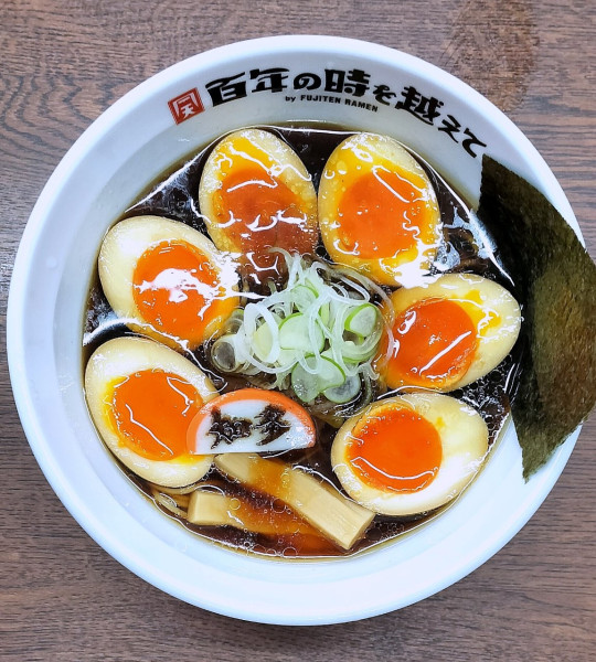 「中華そば(チャーシューなし) 700円＋味玉 150円×3」@百年の時を越えての写真