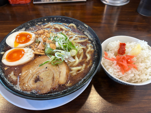 「豚骨黒マーユ990円」@ラーメン刻 大学前店の写真