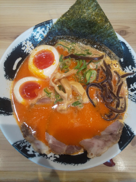 「麻辣豚骨（半熟赤身味玉入）」@熟成豚骨ラーメン専門 一番軒 今池店の写真