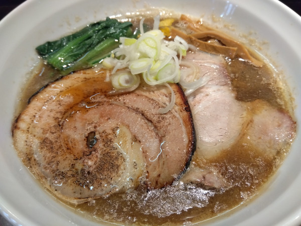 「醤油(柚子入り)　950円」@ら〜麺 瑞藤の写真