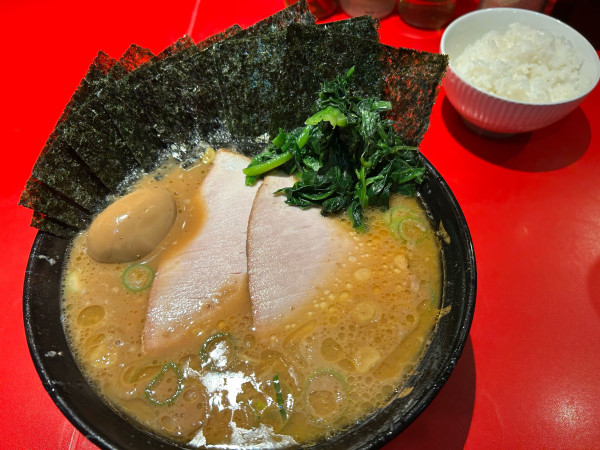 「チャーシュー麺＋中盛り＋味玉＋海苔」@厚木家の写真
