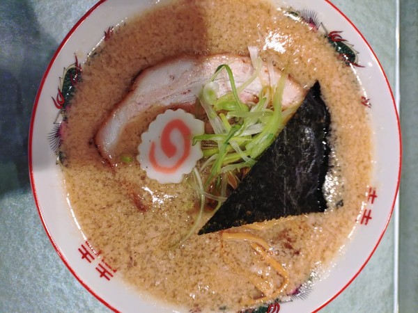 「背脂魚介ラーメン　1080円」@らぁ麺 花萌葱の写真