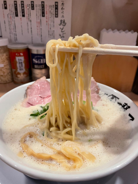 「鶏そば　チャーシュー３枚　￥９００」@鶏そば 啜るの写真