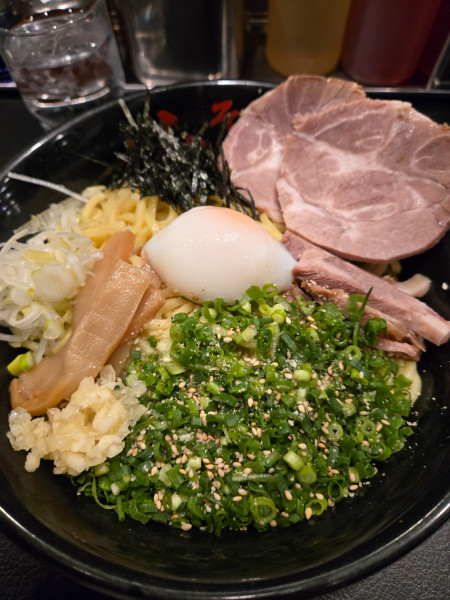 「油そばW盛り+スペシャルトッピングB」@東京油組総本店 東新宿組の写真