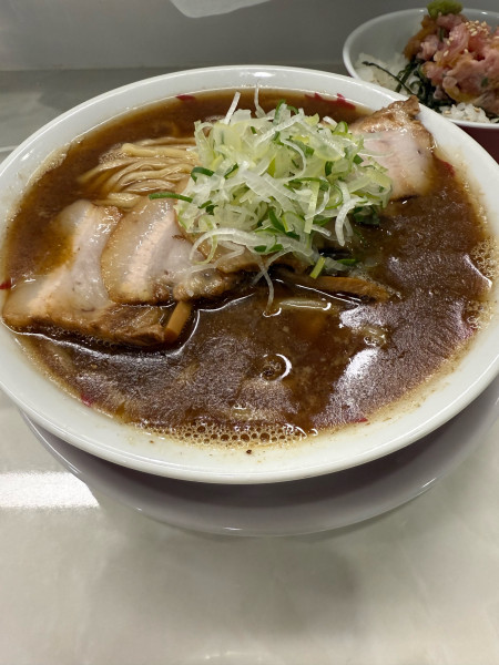 「チャーシュー麺＋鮪ちらし」@中華そば きくたにの写真