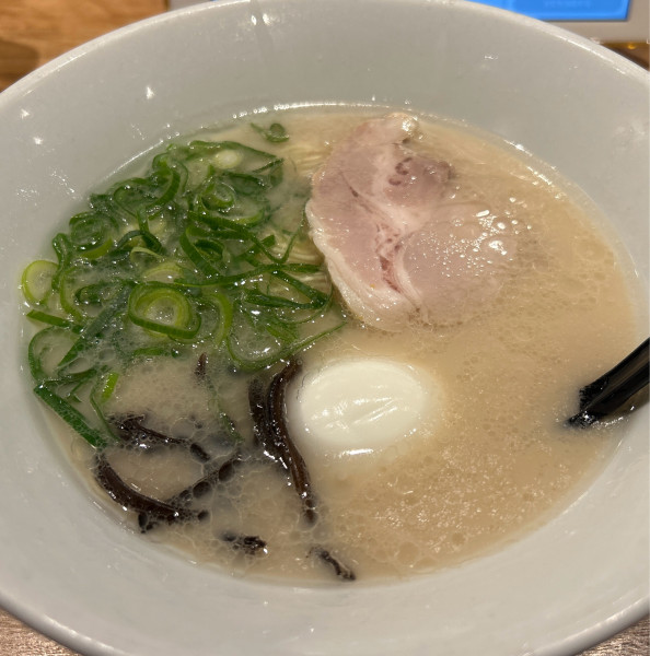 「白丸元味＋味玉＋替玉」@博多一風堂 明大前店の写真