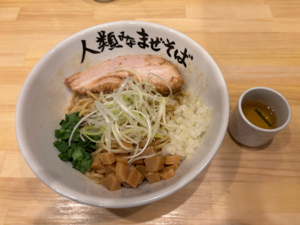 「人類みなまぜそば@900」@人類みなまぜそば 江坂店の写真