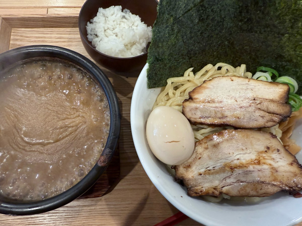 「特製つけ麺（1430円）と ランチサービスライス（0円）」@麺屋 らいこうの写真