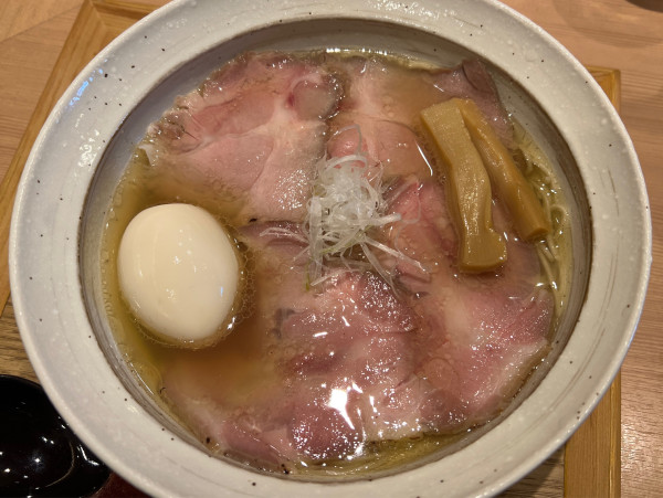 「塩そば 味玉+焼豚」@塩そば まえだの写真