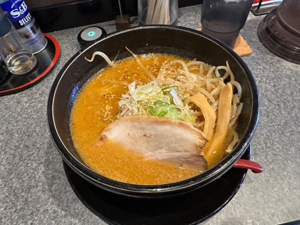 「北国味噌ラーメン（並盛・150g）1,100円」@札幌らーめん すずらんの写真