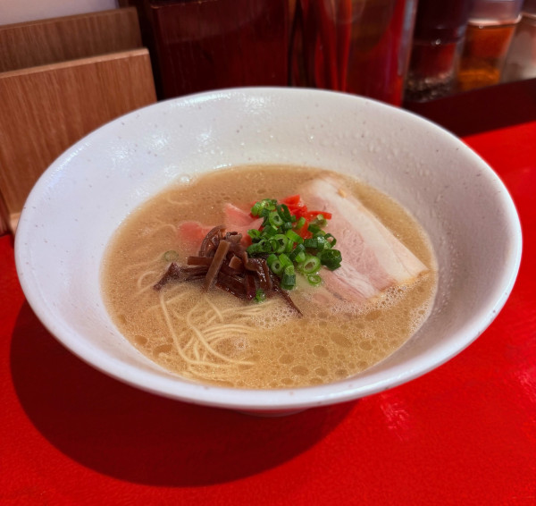 「豚骨らぁめん（固め￥950）」@らぁめん神社の写真