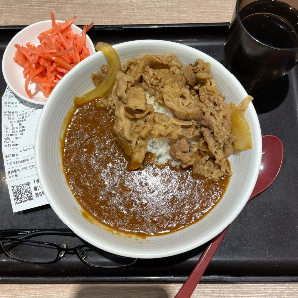 「肉だく牛魯珈カレー」@吉野家 八王子南口店の写真