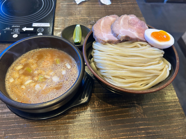 「つけ麺大盛1,100円+低温レアチャーシュー200円」@中華そば ことぶきやの写真
