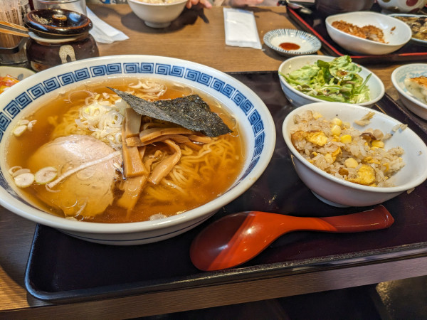 「ラーメン（大盛り）+半チャーハン（Bセット）」@おがさやの写真