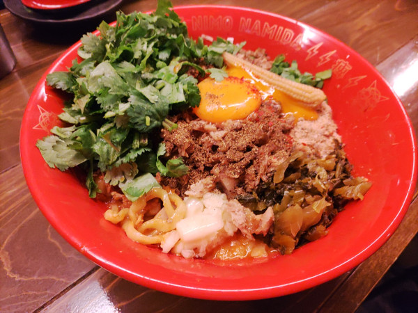 「シビカラまぜそば 950円 パクチー 200円」@シビカラ味噌らー麺 鬼の目にも涙の写真