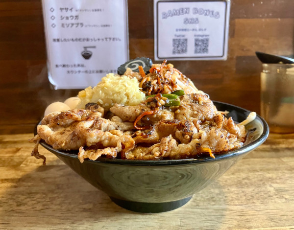 「旨辛味噌らーめん+うずら」@旨辛味噌らーめん ぼんずの写真