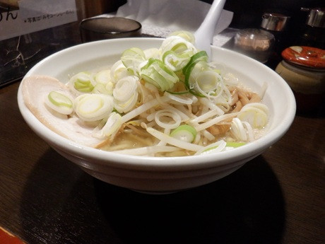 「しょうゆらーめん」@こってりらーめん せきやけ 水道橋店の写真