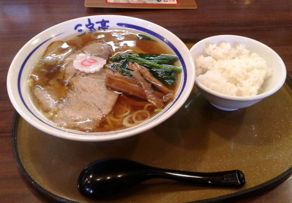 「煮干し醤油らーめん+半ライス(868円)」@中華麺食房 三宝亭 長岡シビックコア店の写真