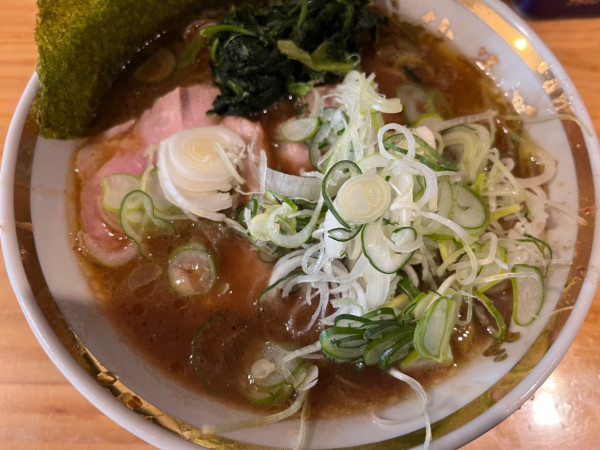 「ラーメン980円＋丸ネギ100円」@秋葉原ラーメン わいずの写真