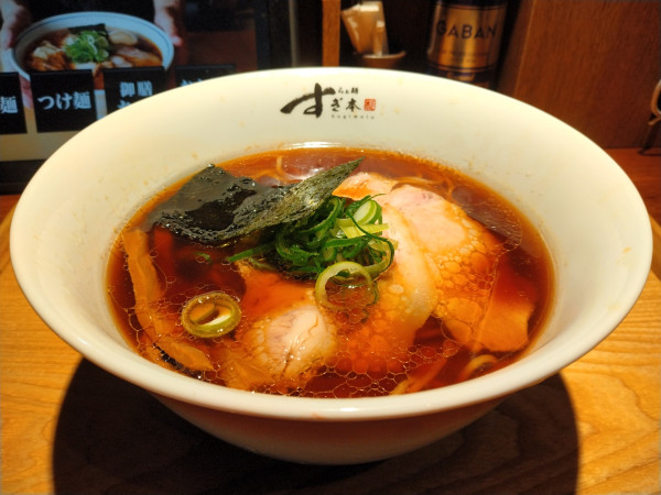 「醤油らぁ麺」@らぁ麺すぎ本 丸の内店の写真