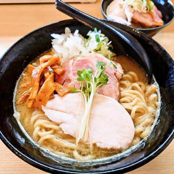 「鶏そば＋チャーシュー丼」@つけ麺 いな月の写真