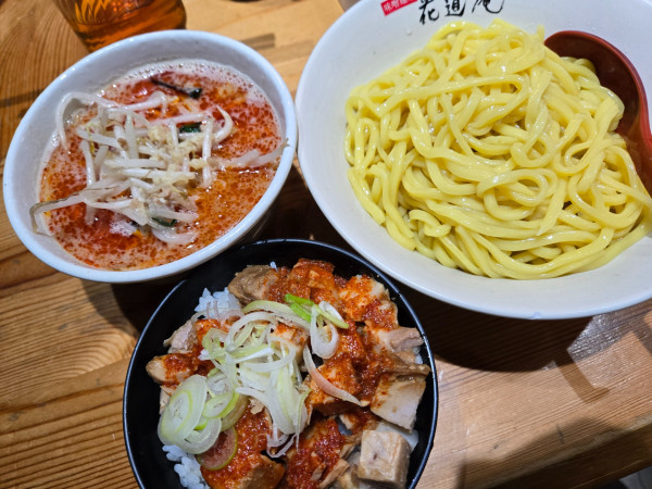「辛味噌つけ麺大盛+豚ごはん(辛口醤油)」@味噌麺処 花道庵 北参道店の写真