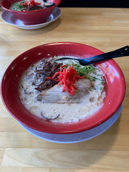 「ばかラーメン920円、賄い飯250円」@博多豚骨ラーメン ばか馬の写真