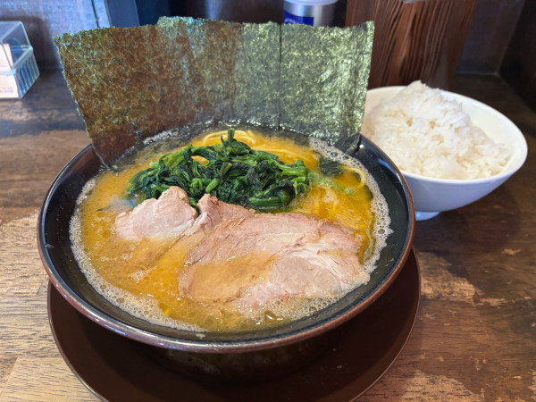 「ラーメン930円大盛100円ランチライス大盛100円」@横浜醤油豚骨ラーメン 銀十の写真