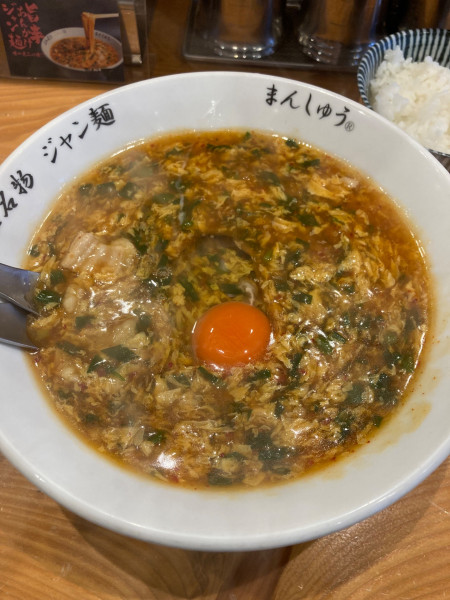 「卵落としジャン麺¥1,080」@まんしゅう 西中島店の写真