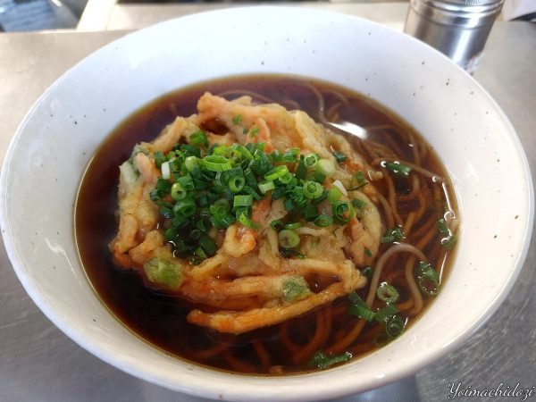 「かき揚げそば（500円）」@富士見そば 上りホーム店の写真