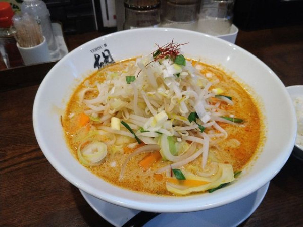「担々麺・野菜トッピング」@担担麺 胡 京都駅前店の写真