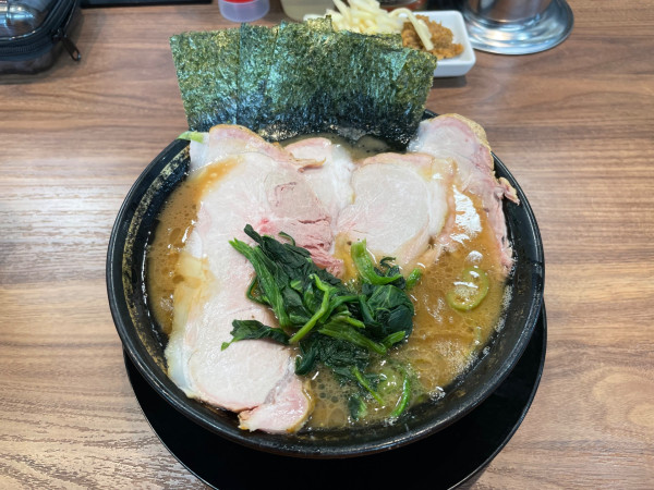 「チャーシュー麺」@家系ラーメン王道家直伝 との丸家 八千代店の写真