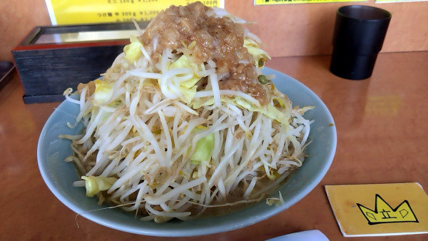 「中ラーメン　野菜マシ、アブラ普通」@立川マシマシ ロイヤルスープの写真