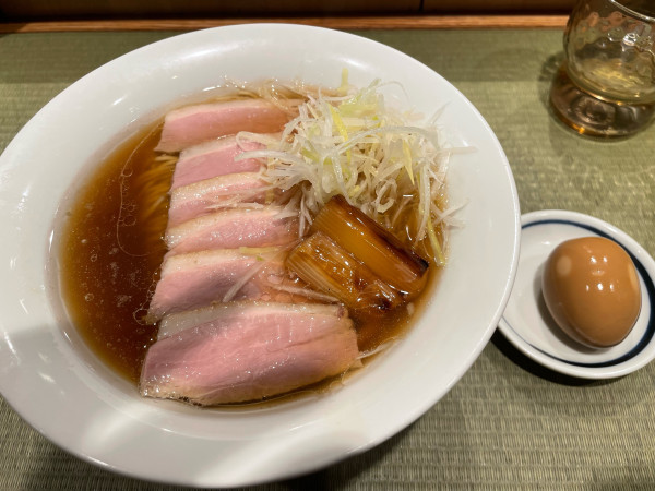 「鴨コンフィ麺＋煮卵トッピング」@らーめん 鴨to葱 イイトルミネ新宿店の写真
