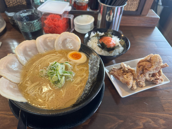 「チャーシュー麺＋明太子ご飯＋唐揚げ3個」@麺処 ひといき 大分総本店の写真