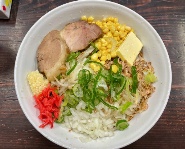 「塩モツまぜそば」@麺'sラッキーパンチの写真