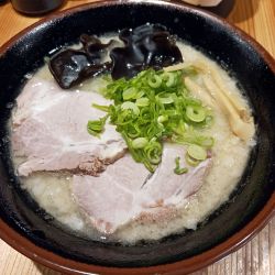 トンコツ合せラーメン（生クリーム入り）